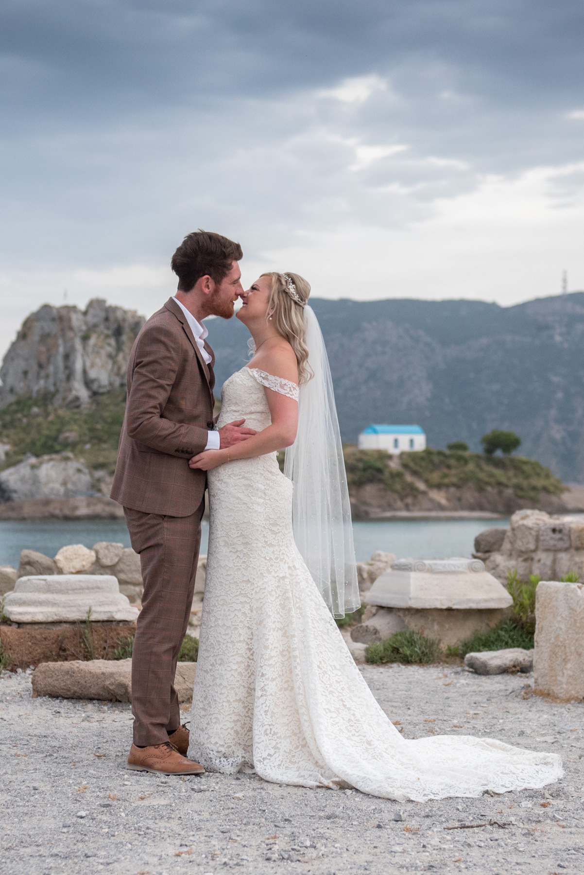 Photographer-in-Santorini-wedding in Kastri, Photographer-in -Greece-Kos-island-Paros-Naxos