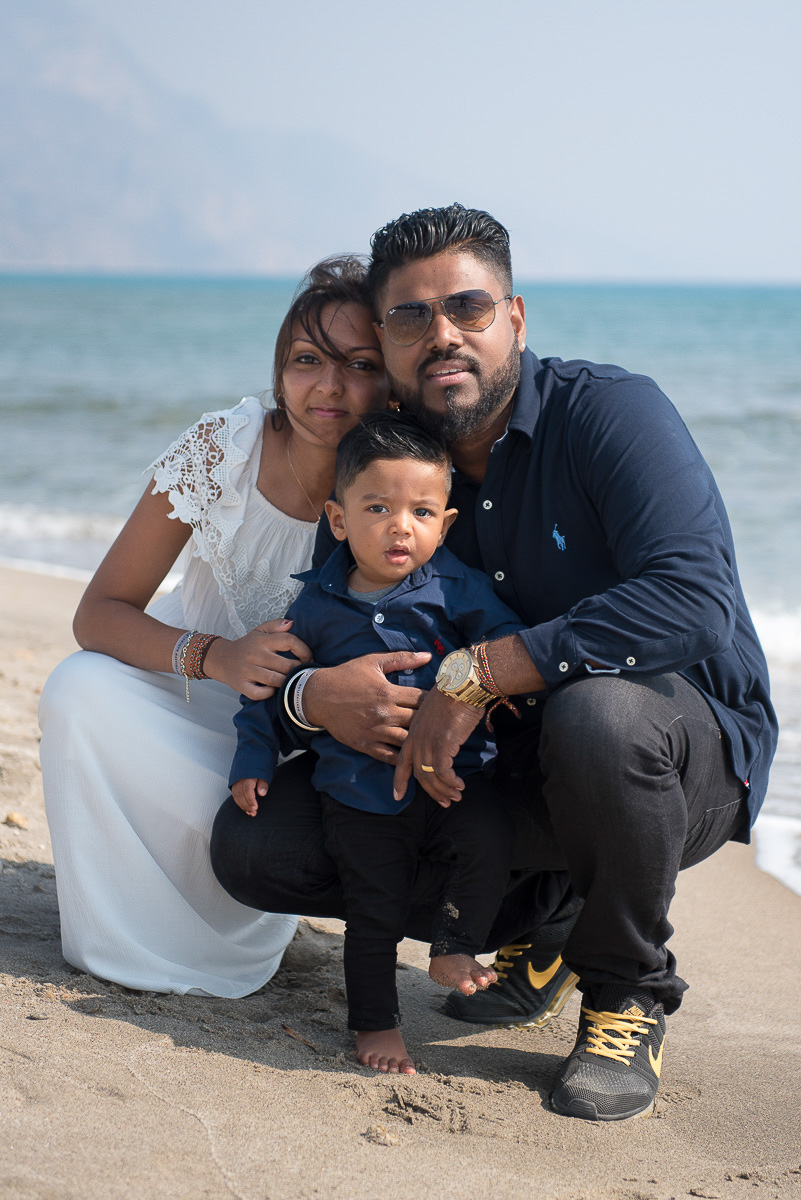 Family photo session on the beach