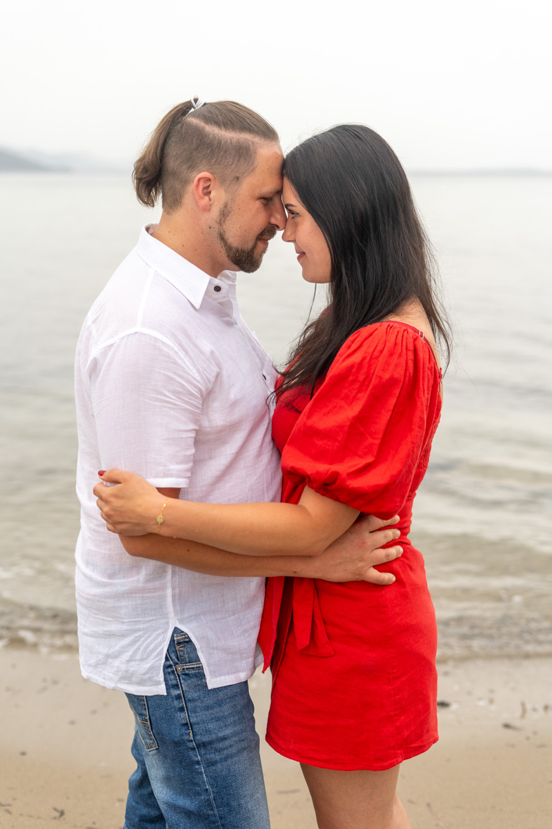 couple photo shoot on the beach